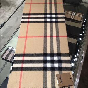 ❤️New Burberry check classic cashmere scarf unisex scarf
Burberry❤️
